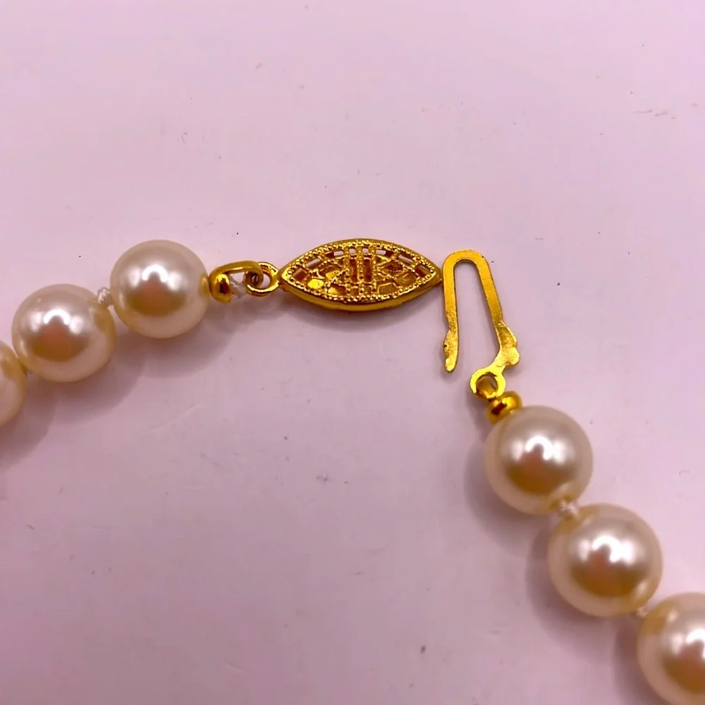 Vintage Gold Tone Faux Pearl Statement Bracelet - Picture 2 of 2